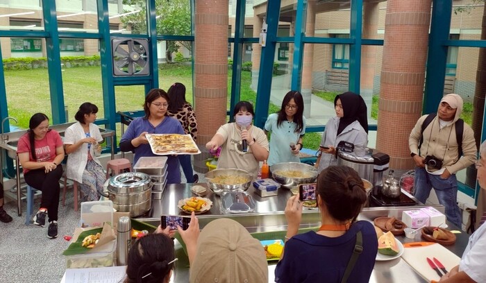 國際生與新住民姊妹合照圖片